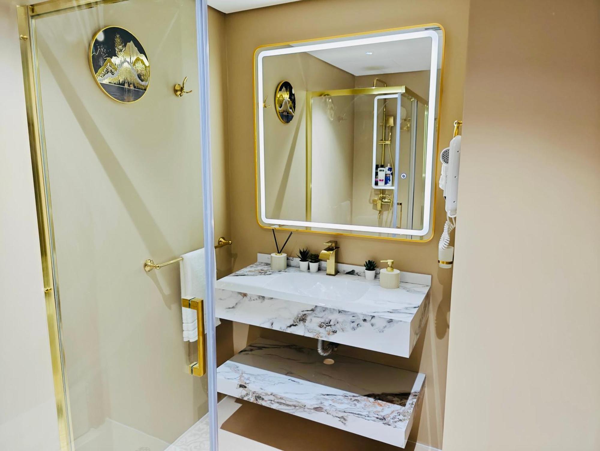 369 Stays- 1 Bedroom Apartment In Sports City Dubai Bagian luar foto