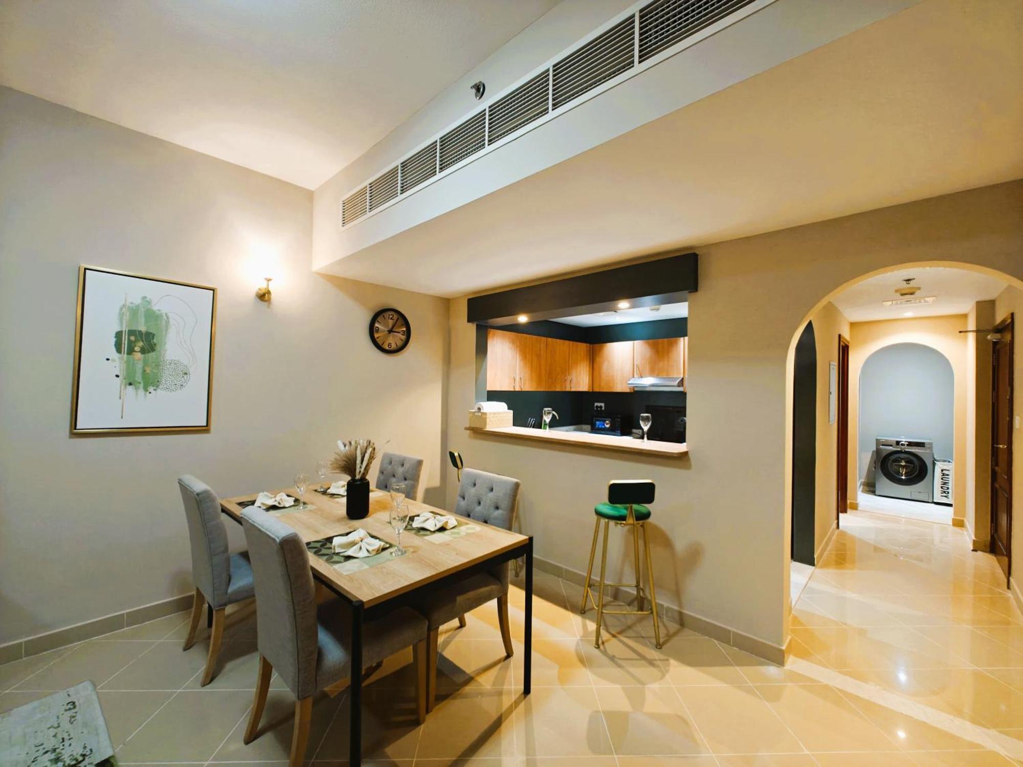 369 Stays- 1 Bedroom Apartment In Sports City Dubai Bagian luar foto