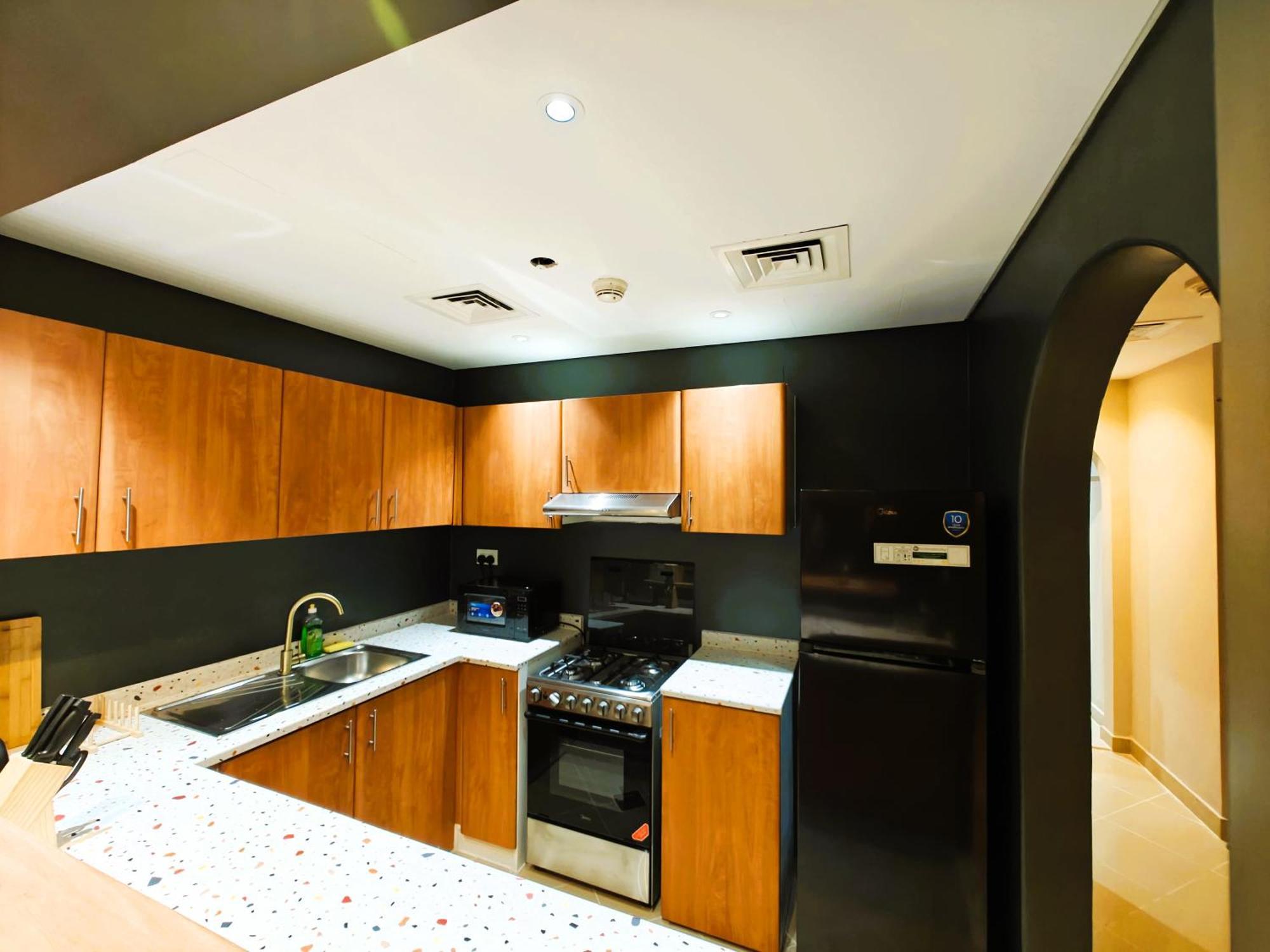 369 Stays- 1 Bedroom Apartment In Sports City Dubai Bagian luar foto
