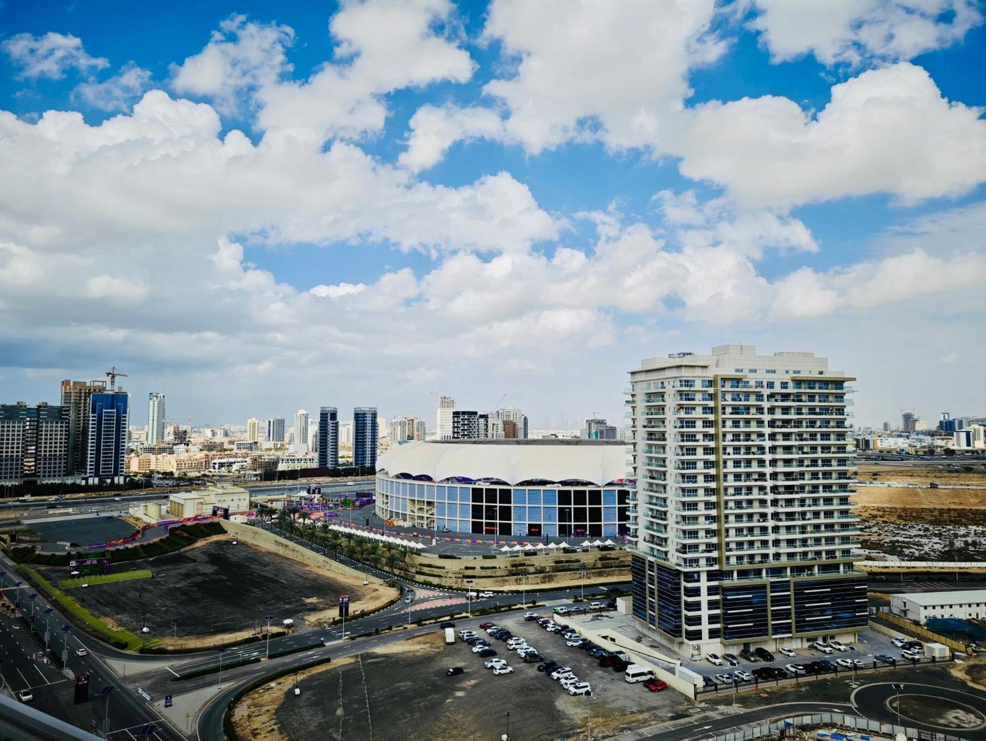 369 Stays- 1 Bedroom Apartment In Sports City Dubai Bagian luar foto